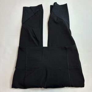 0330 - Lululemon Anew Crop (21") Size 6